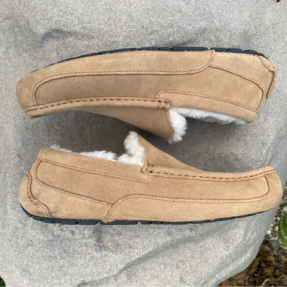 UGG Australia Ascot Slippers - Picture 8 of 9
